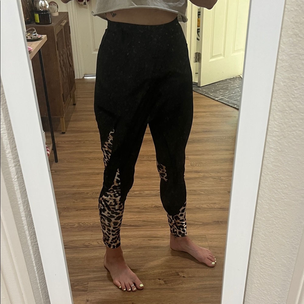 Black Leggings with Leopard Print Accents (& pockets!)